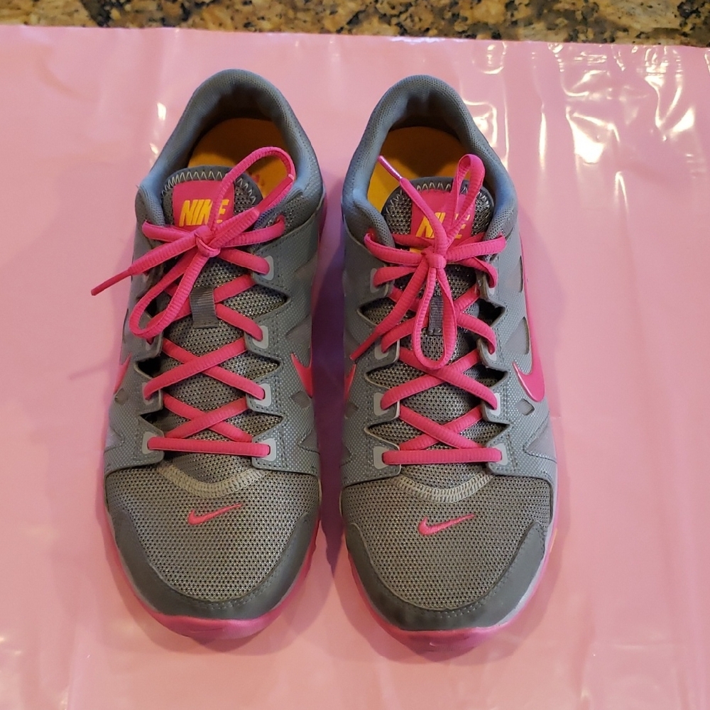 Nike Women's Athletic Shoes in Gray and Pink